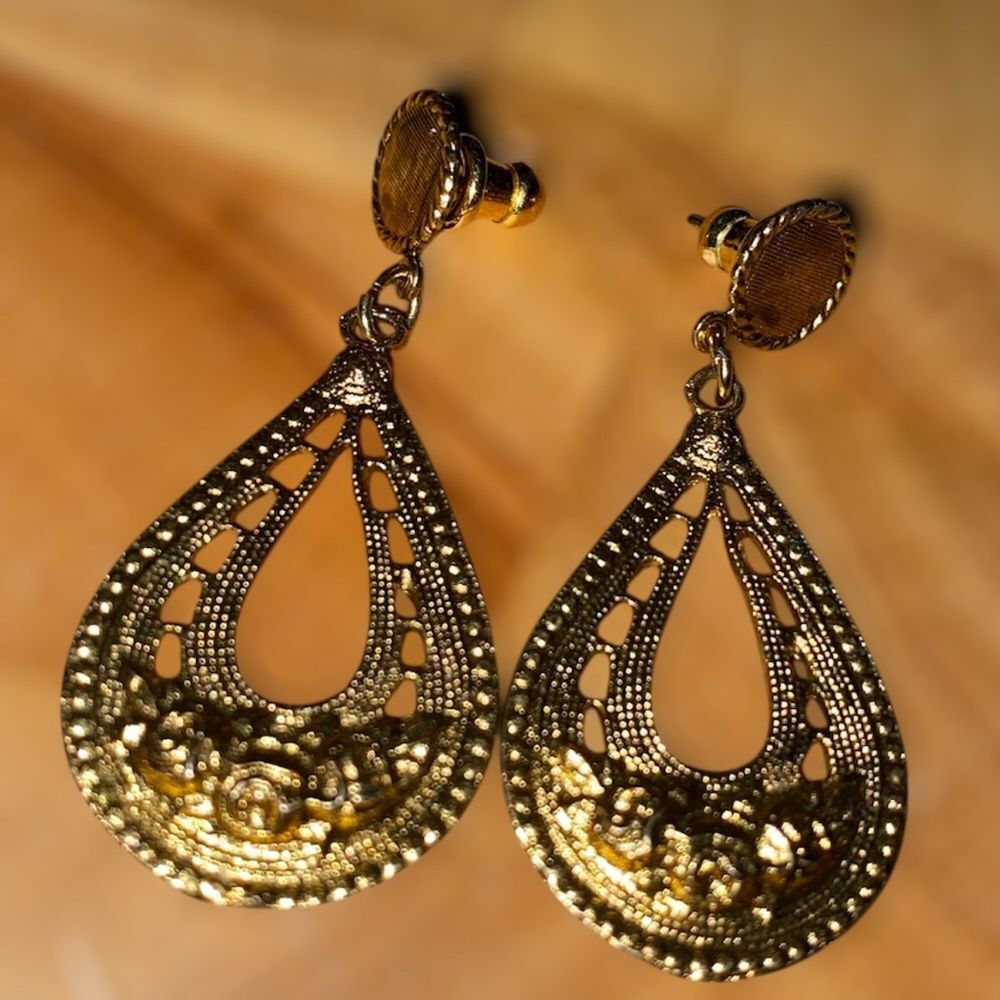 * tear drop dangle earrings gold tone rose detail stud attachment